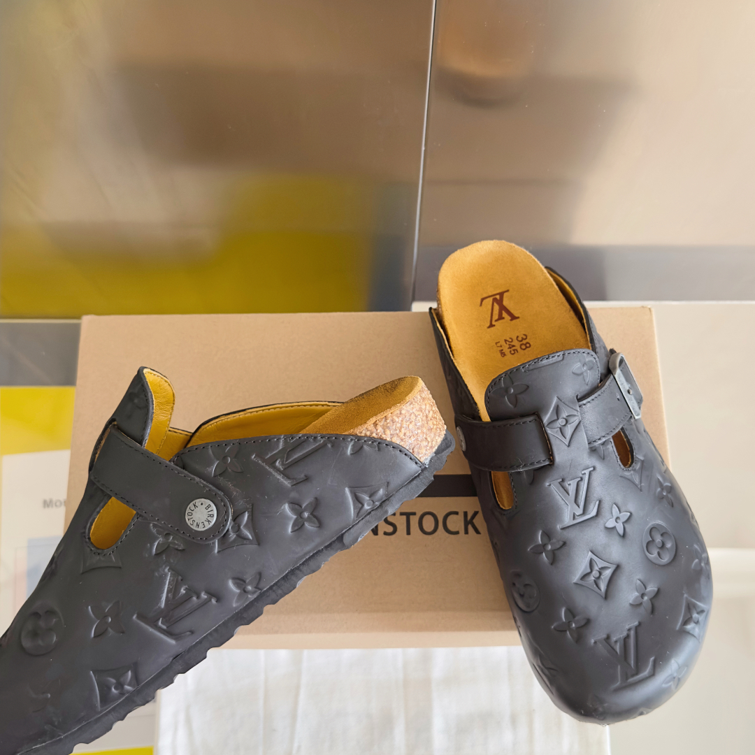顶级版本：情侣款男士+10
Birkenstock x 联名Lv 情侣款 勃肯鞋 休闲 爆头 拖鞋
Bi