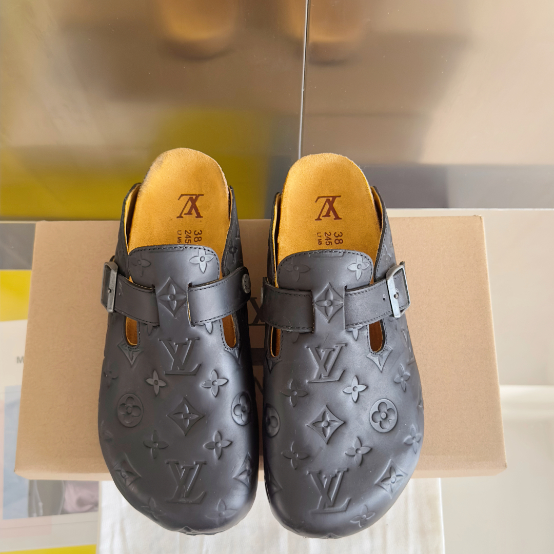 顶级版本：情侣款男士+10
Birkenstock x 联名Lv 情侣款 勃肯鞋 休闲 爆头 拖鞋
Bi