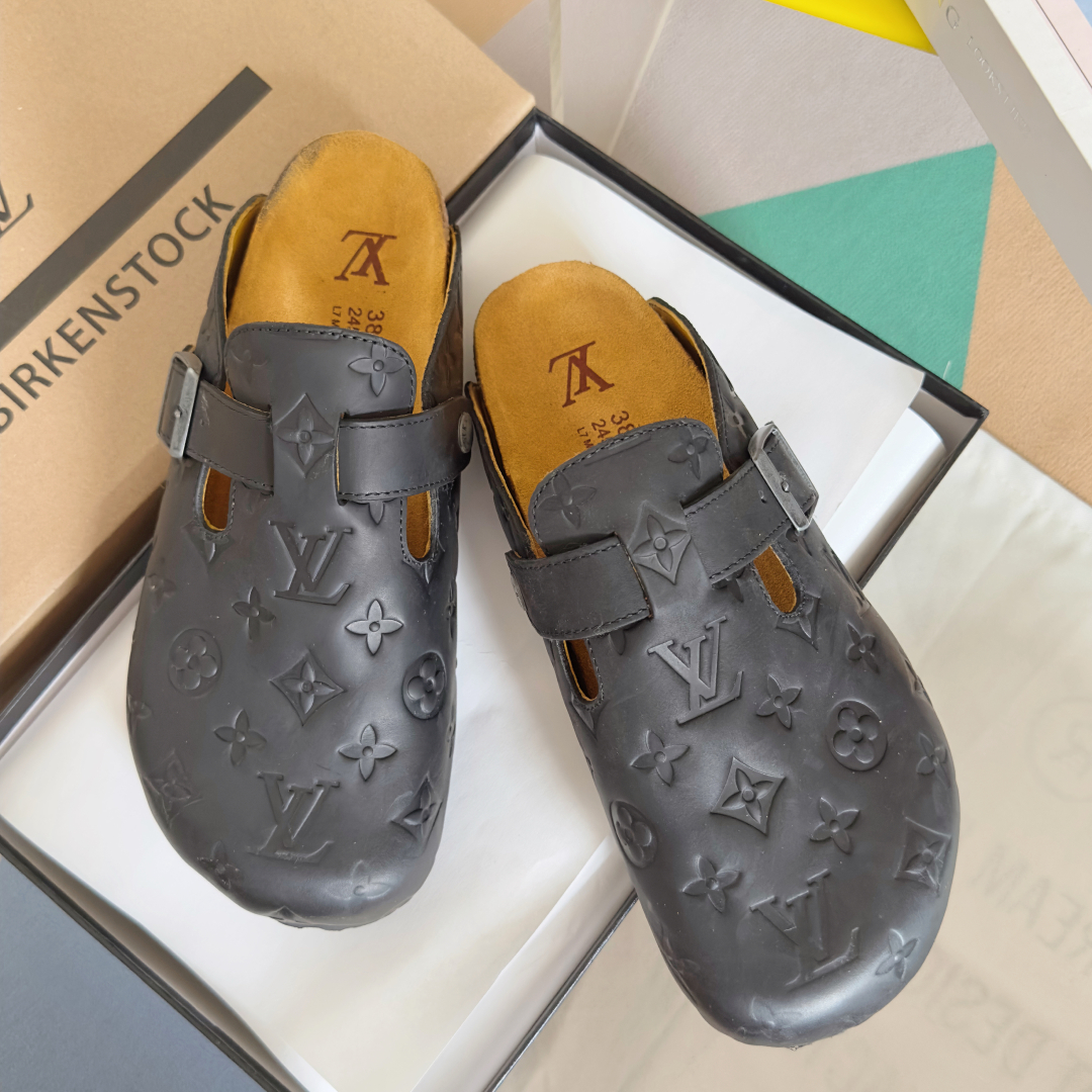 顶级版本：情侣款男士+10
Birkenstock x 联名Lv 情侣款 勃肯鞋 休闲 爆头 拖鞋
Bi