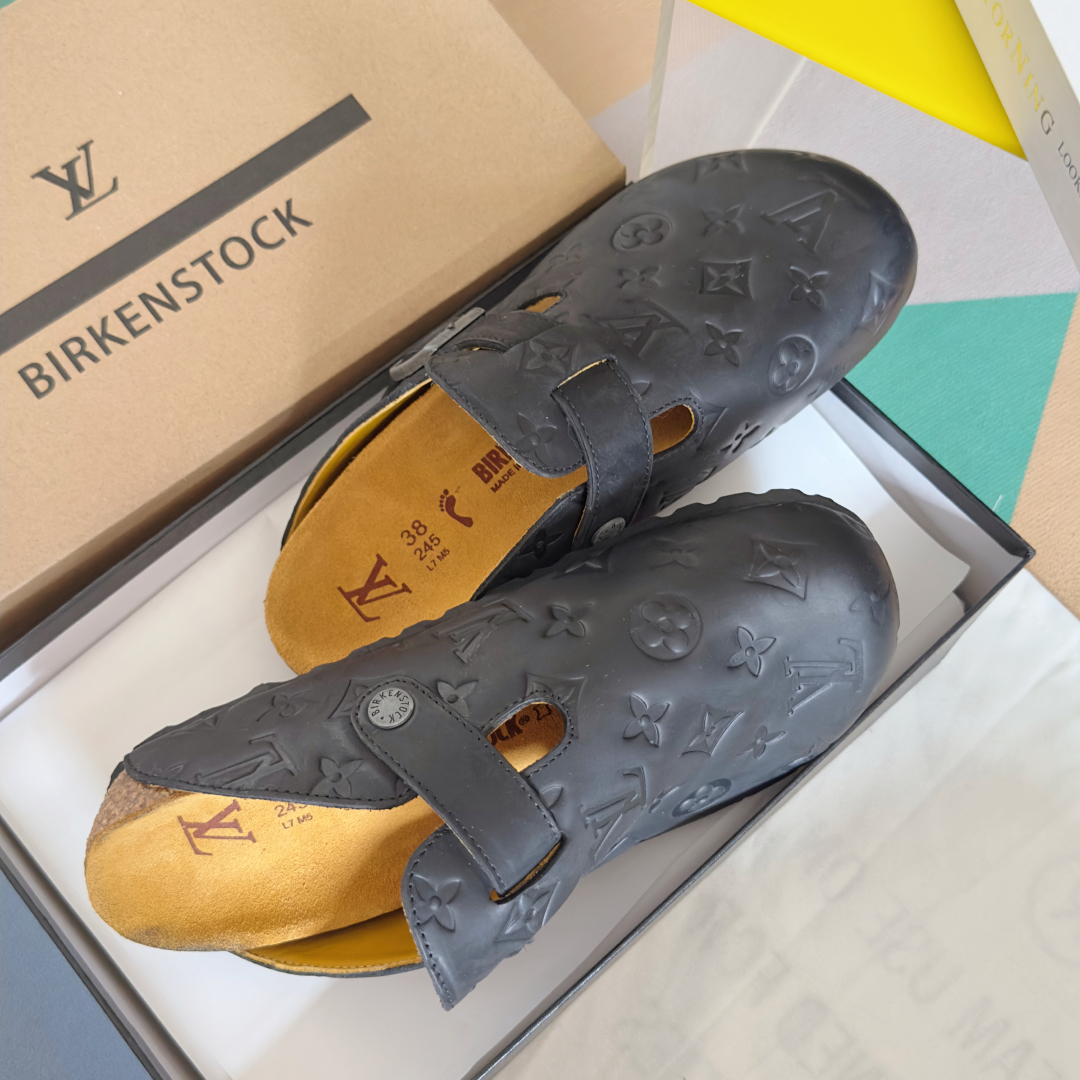 顶级版本：情侣款男士+10
Birkenstock x 联名Lv 情侣款 勃肯鞋 休闲 爆头 拖鞋
Bi