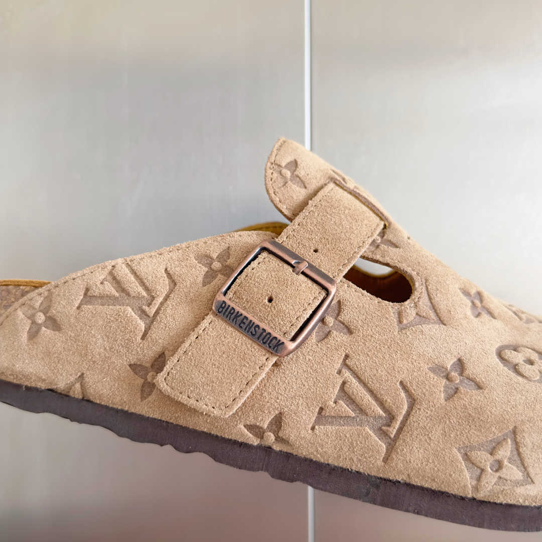 顶级版本：情侣款男士+10
Birkenstock x 联名Lv 情侣款 勃肯鞋 休闲 爆头 拖鞋
Bi