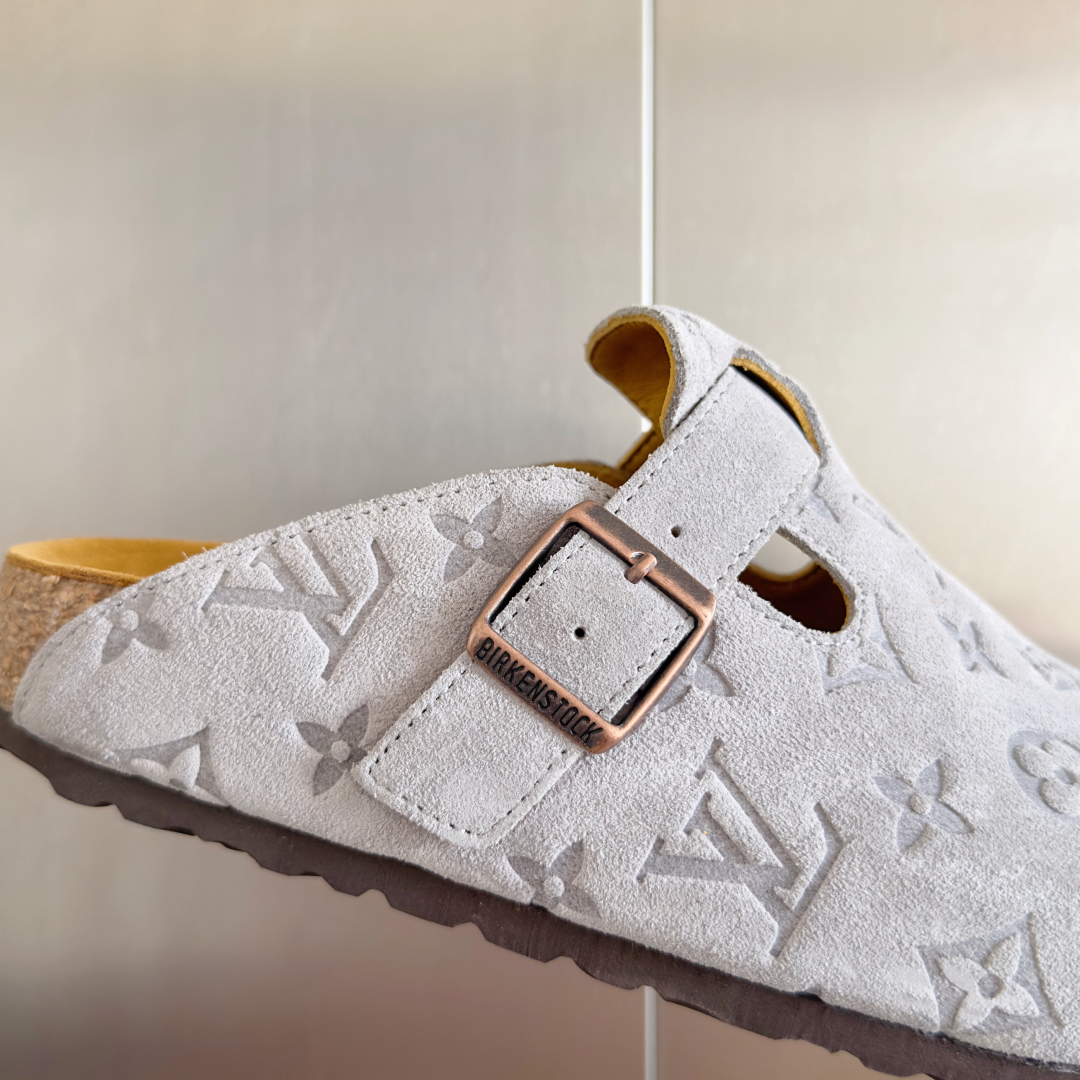 顶级版本：情侣款男士+10
Birkenstock x 联名Lv 情侣款 勃肯鞋 休闲 爆头 拖鞋
Bi