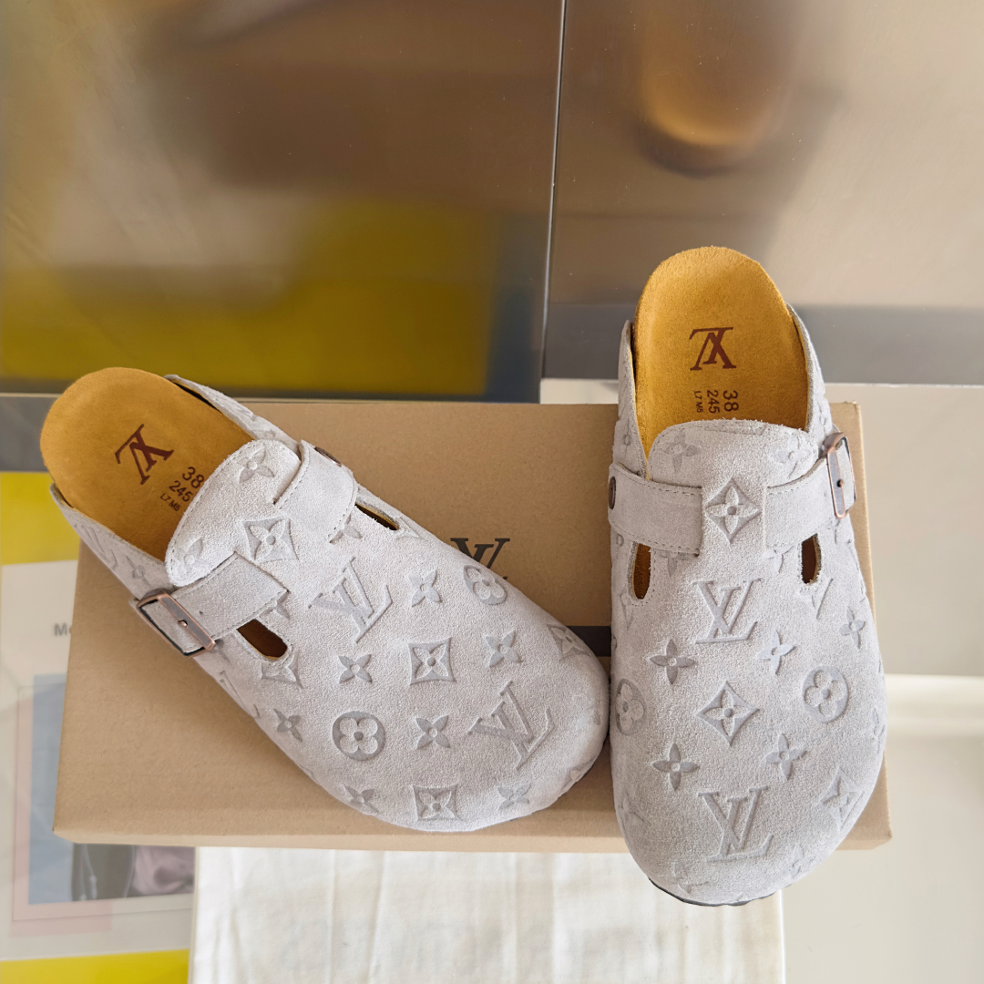 顶级版本：情侣款男士+10
Birkenstock x 联名Lv 情侣款 勃肯鞋 休闲 爆头 拖鞋
Bi