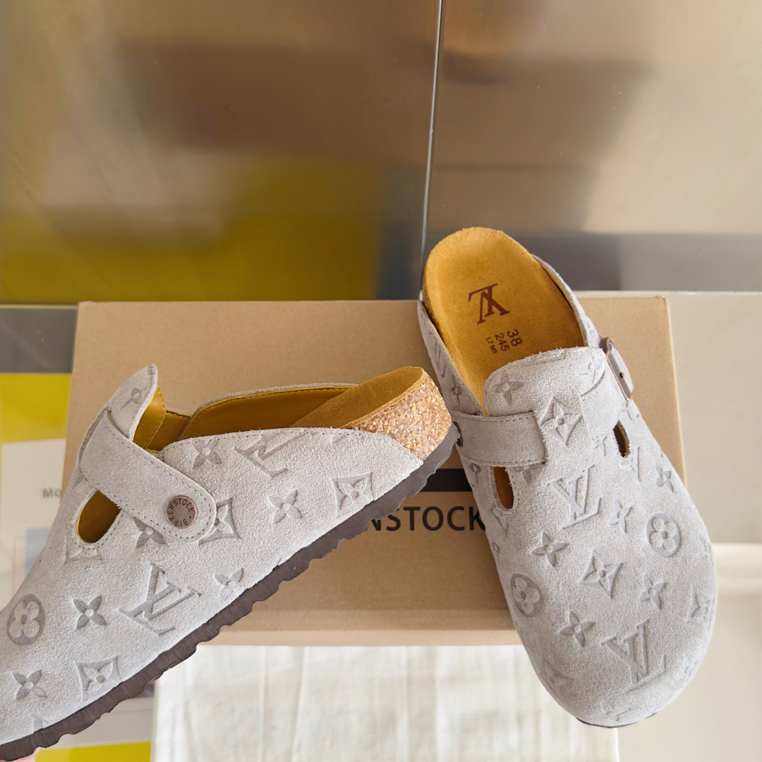 顶级版本：情侣款男士+10
Birkenstock x 联名Lv 情侣款 勃肯鞋 休闲 爆头 拖鞋
Bi