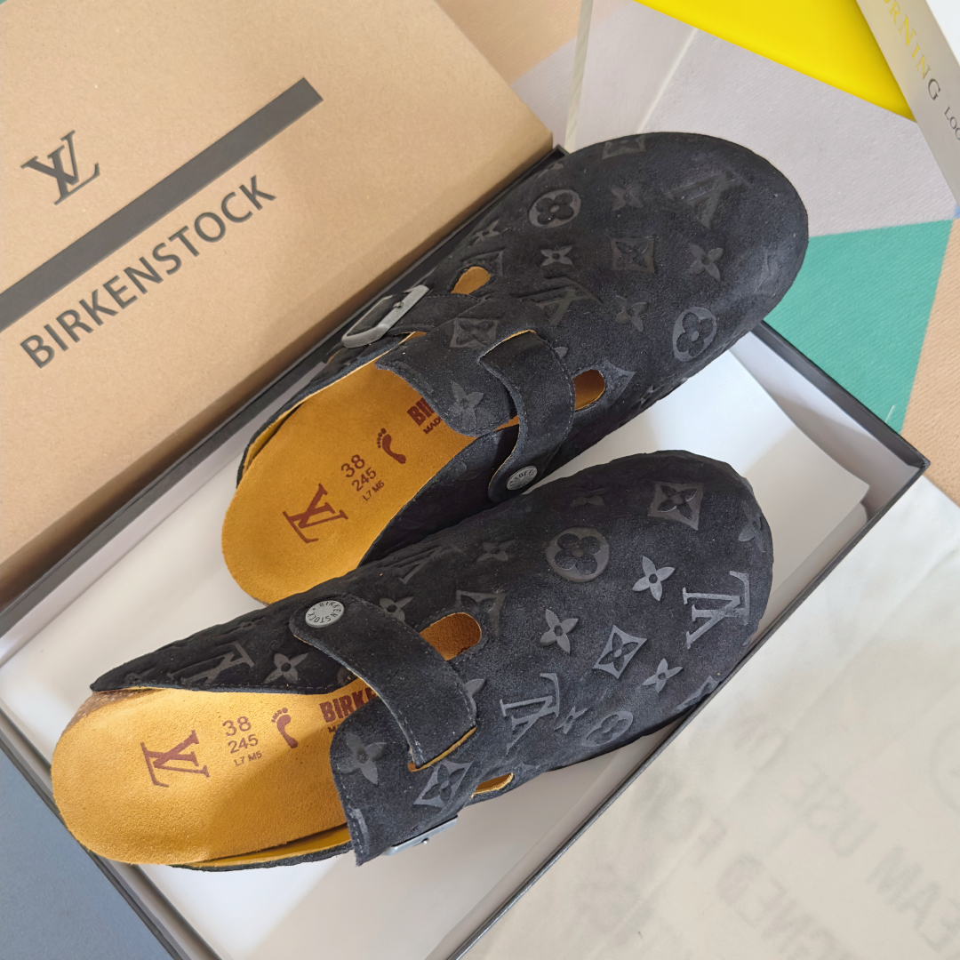顶级版本：情侣款男士+10
Birkenstock x 联名Lv 情侣款 勃肯鞋 休闲 爆头 拖鞋
Bi