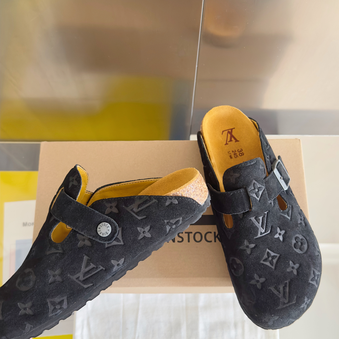 顶级版本：情侣款男士+10
Birkenstock x 联名Lv 情侣款 勃肯鞋 休闲 爆头 拖鞋
Bi
