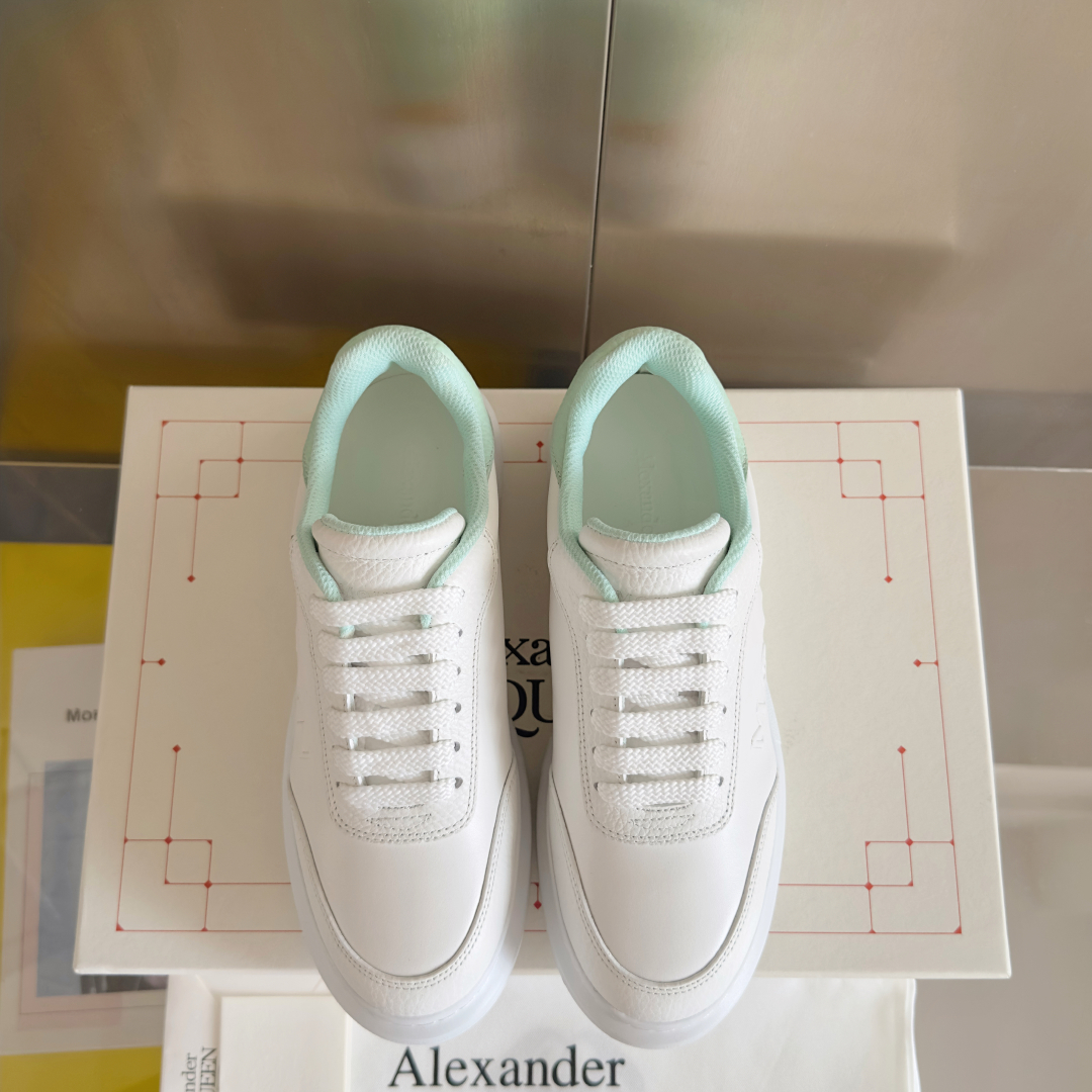 顶级版本：情侣款
ALEXANDER MCQUEEN/亚历山大·麦昆 情侣款 休闲运动鞋 小白鞋
原版购