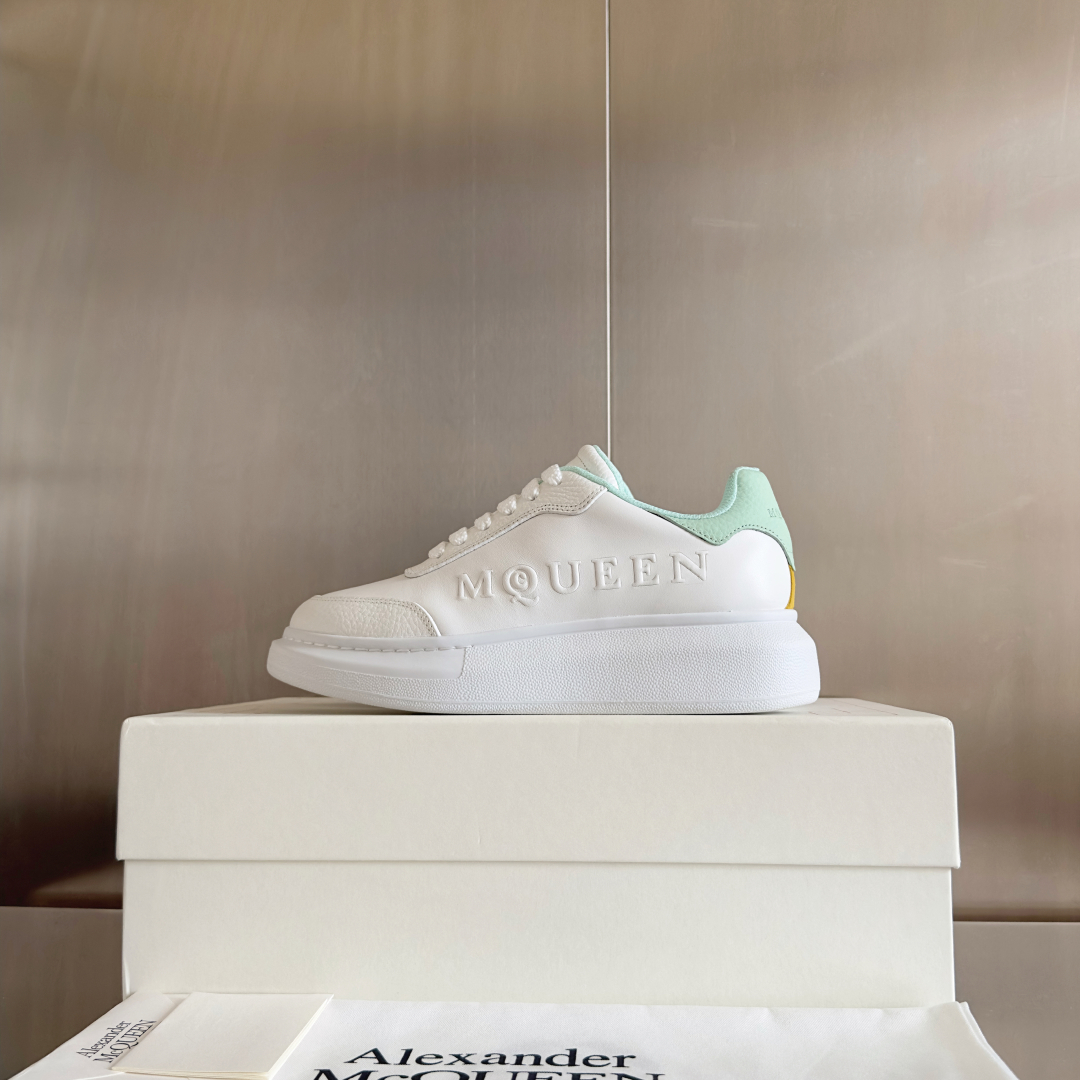 顶级版本：情侣款
ALEXANDER MCQUEEN/亚历山大·麦昆 情侣款 休闲运动鞋 小白鞋
原版购