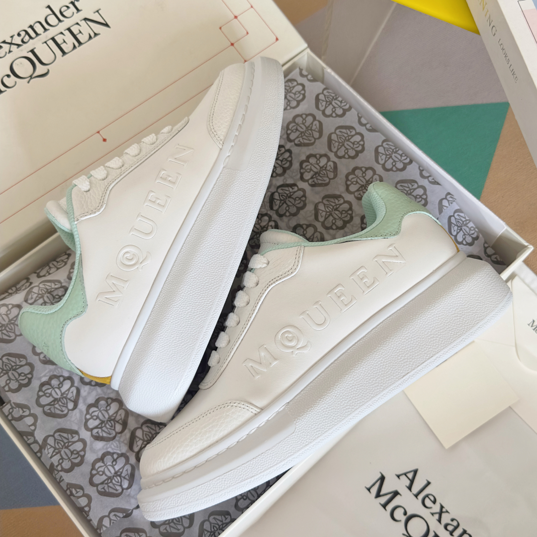 顶级版本：情侣款
ALEXANDER MCQUEEN/亚历山大·麦昆 情侣款 休闲运动鞋 小白鞋
原版购