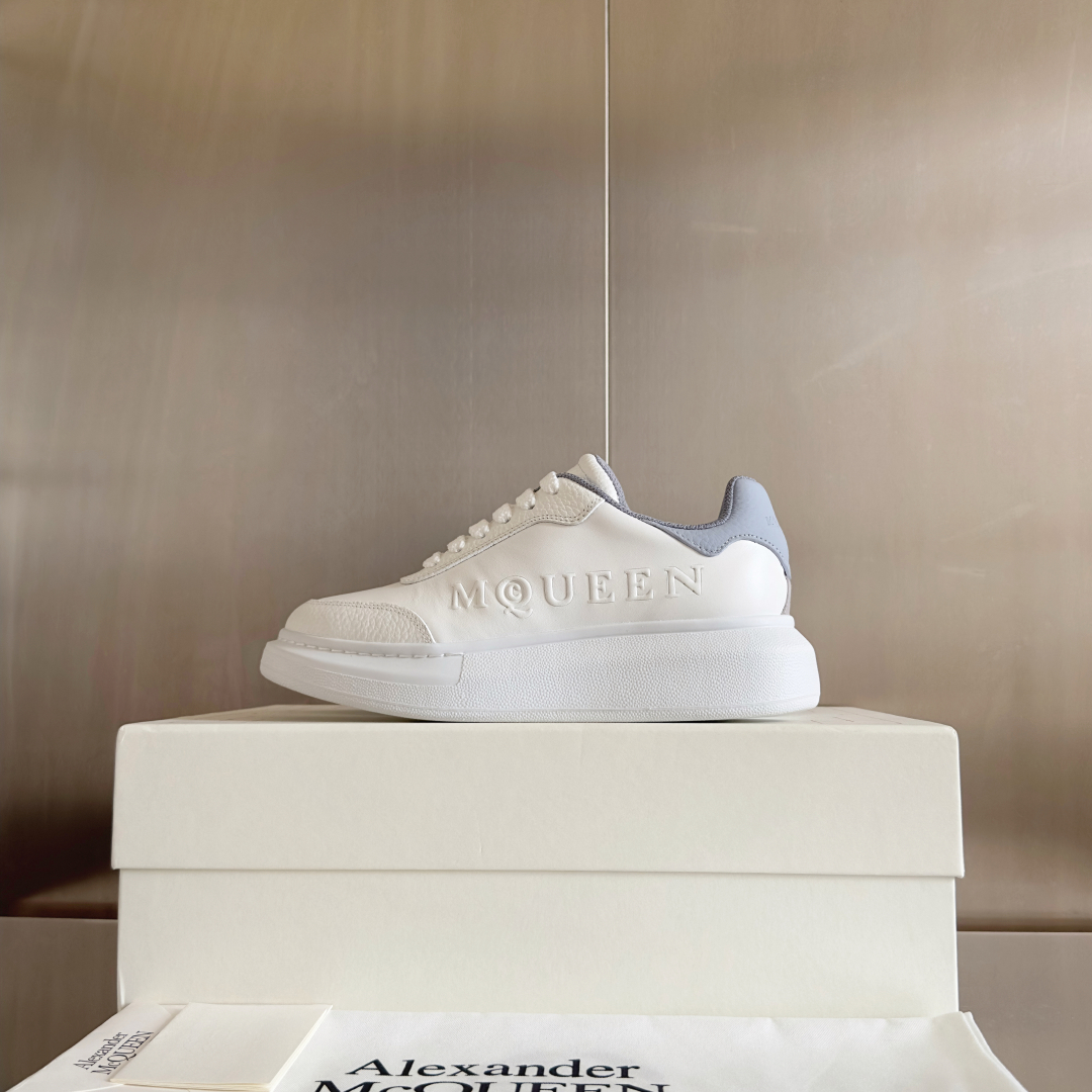 顶级版本：情侣款
ALEXANDER MCQUEEN/亚历山大·麦昆 情侣款 休闲运动鞋 小白鞋
原版购