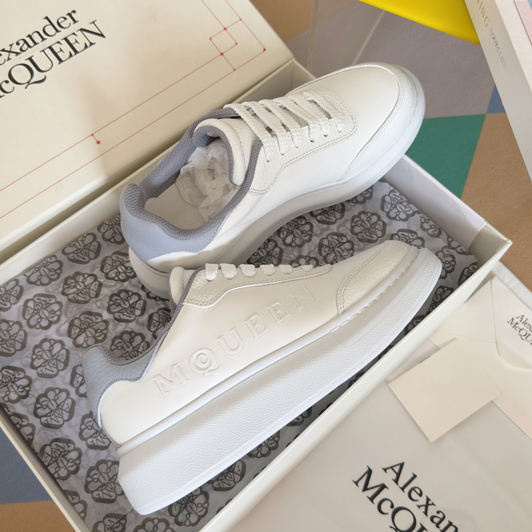顶级版本：情侣款
ALEXANDER MCQUEEN/亚历山大·麦昆 情侣款 休闲运动鞋 小白鞋
原版购