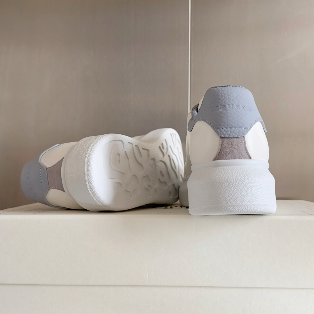 顶级版本：情侣款
ALEXANDER MCQUEEN/亚历山大·麦昆 情侣款 休闲运动鞋 小白鞋
原版购