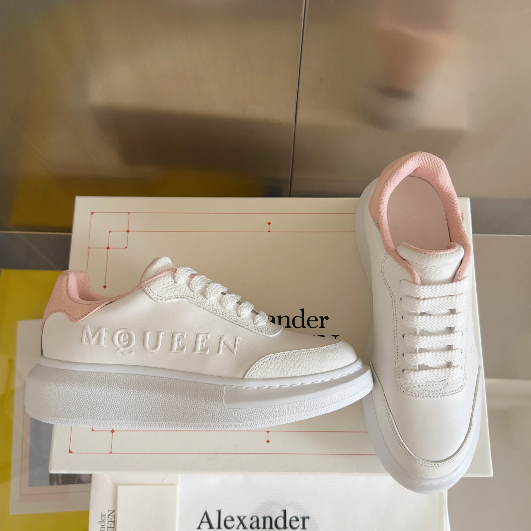 顶级版本：情侣款
ALEXANDER MCQUEEN/亚历山大·麦昆 情侣款 休闲运动鞋 小白鞋
原版购