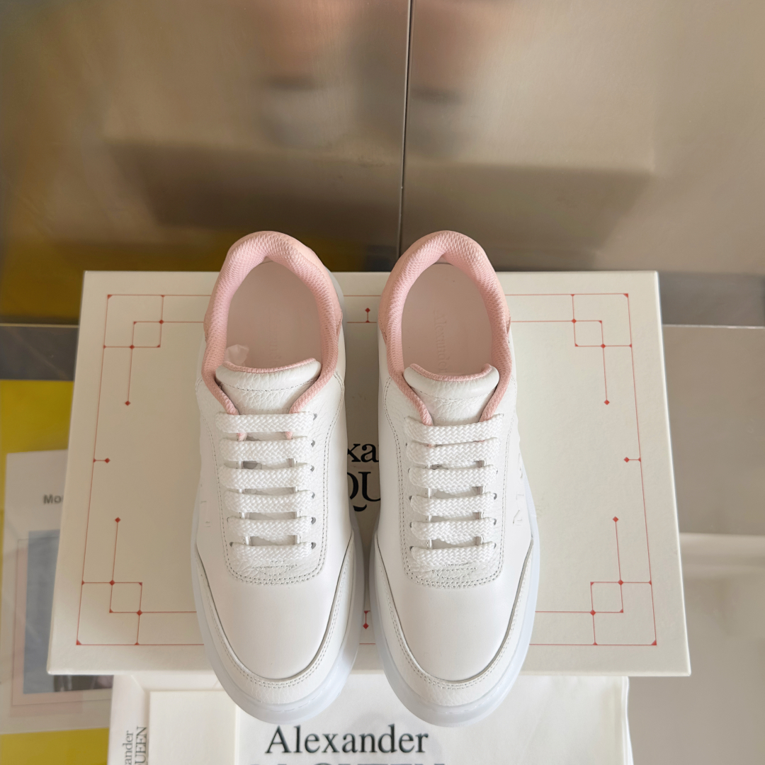 顶级版本：情侣款
ALEXANDER MCQUEEN/亚历山大·麦昆 情侣款 休闲运动鞋 小白鞋
原版购