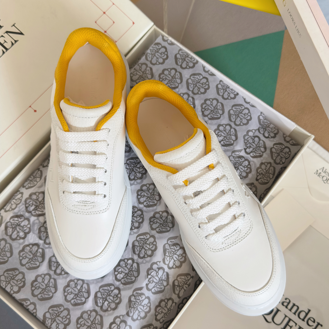 顶级版本：情侣款
ALEXANDER MCQUEEN/亚历山大·麦昆 情侣款 休闲运动鞋 小白鞋
原版购