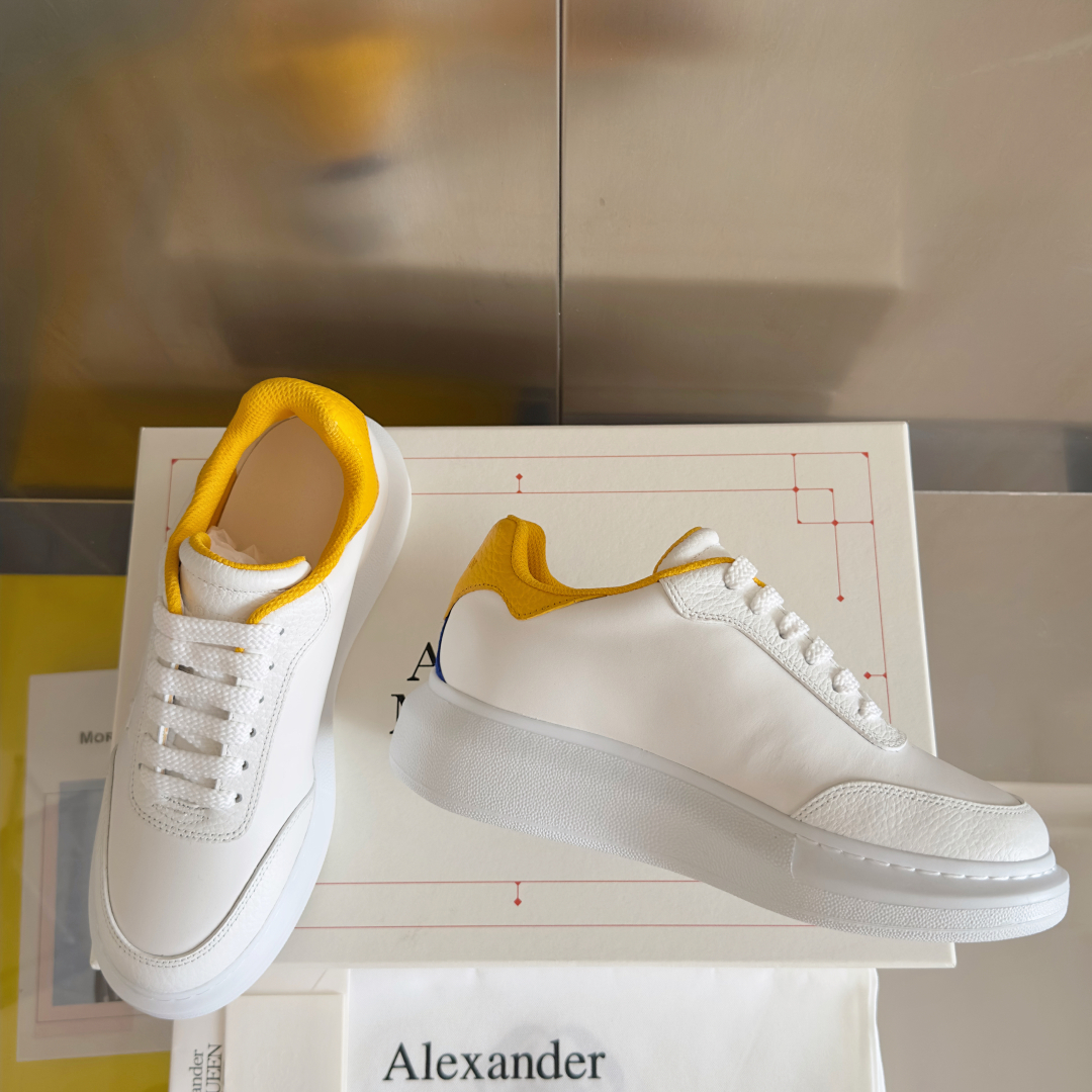 顶级版本：情侣款
ALEXANDER MCQUEEN/亚历山大·麦昆 情侣款 休闲运动鞋 小白鞋
原版购