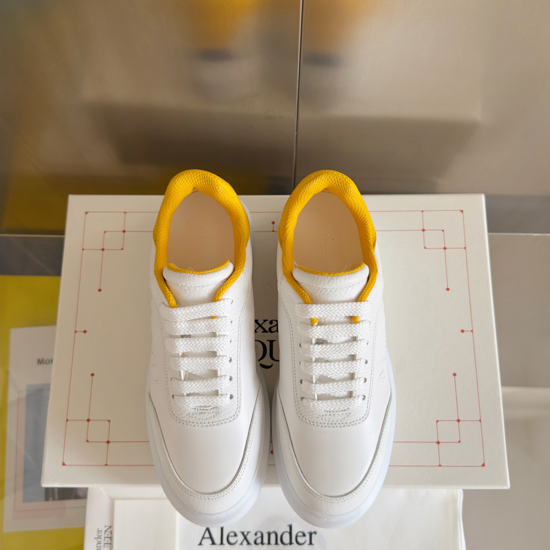 顶级版本：情侣款
ALEXANDER MCQUEEN/亚历山大·麦昆 情侣款 休闲运动鞋 小白鞋
原版购