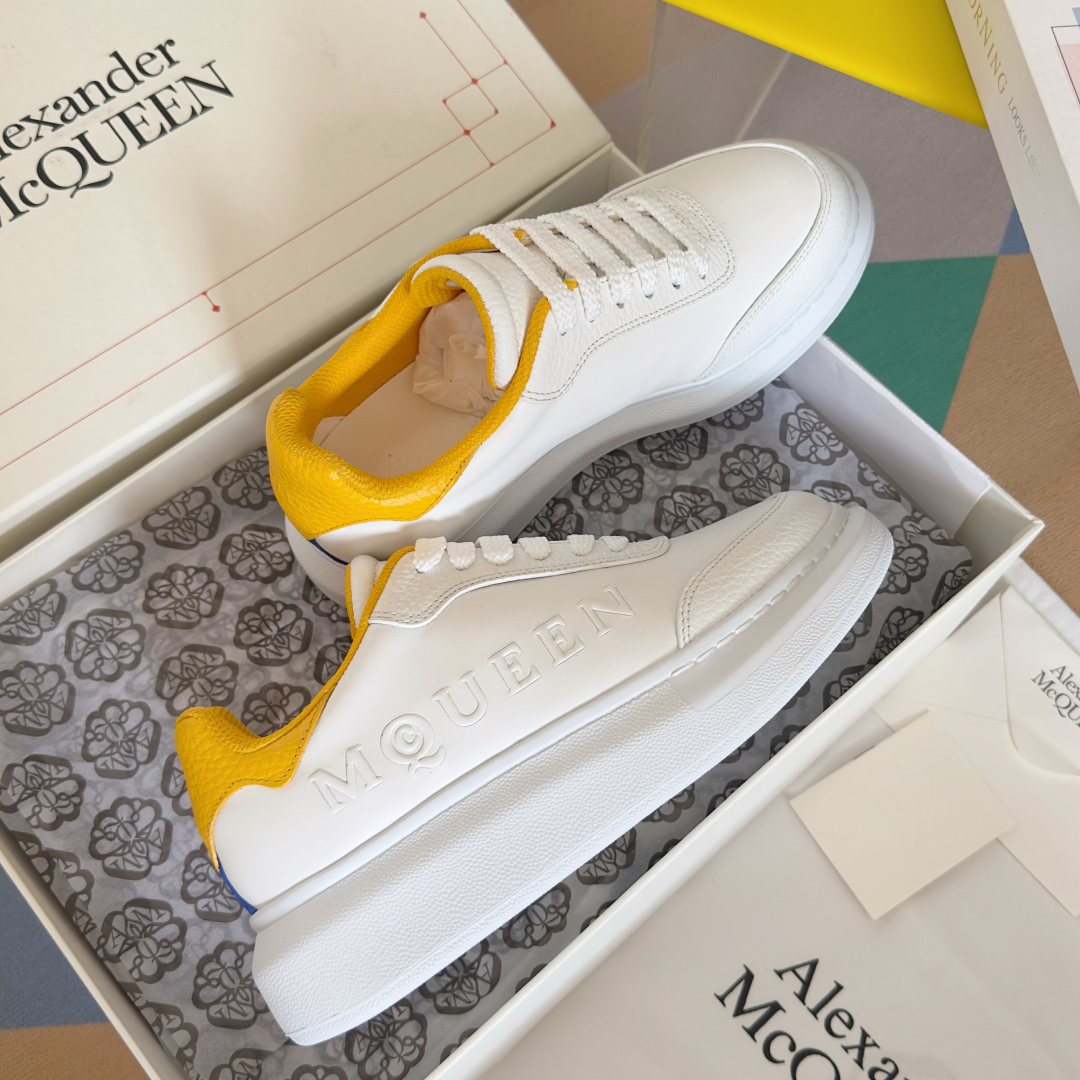 顶级版本：情侣款
ALEXANDER MCQUEEN/亚历山大·麦昆 情侣款 休闲运动鞋 小白鞋
原版购