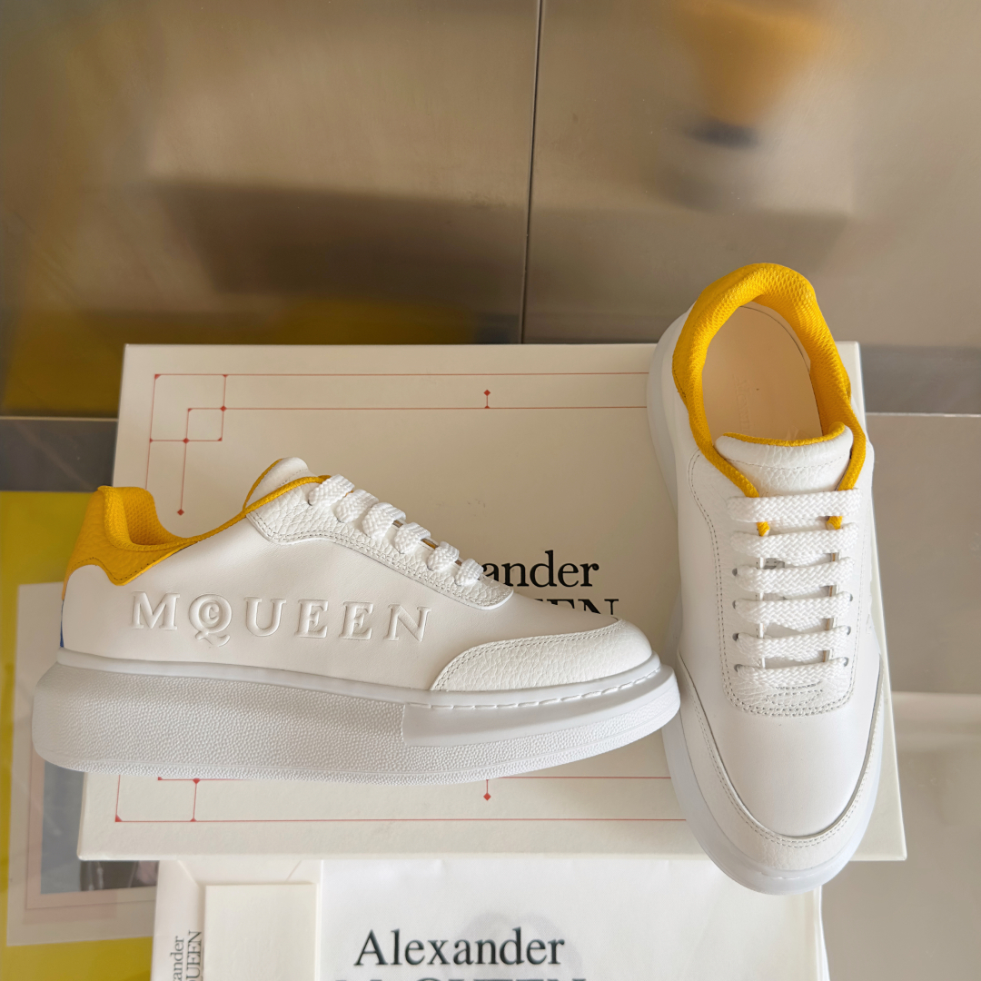 顶级版本：情侣款
ALEXANDER MCQUEEN/亚历山大·麦昆 情侣款 休闲运动鞋 小白鞋
原版购