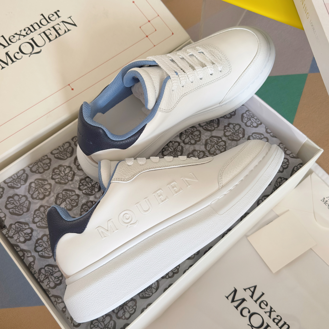 顶级版本：情侣款
ALEXANDER MCQUEEN/亚历山大·麦昆 情侣款 休闲运动鞋 小白鞋
原版购