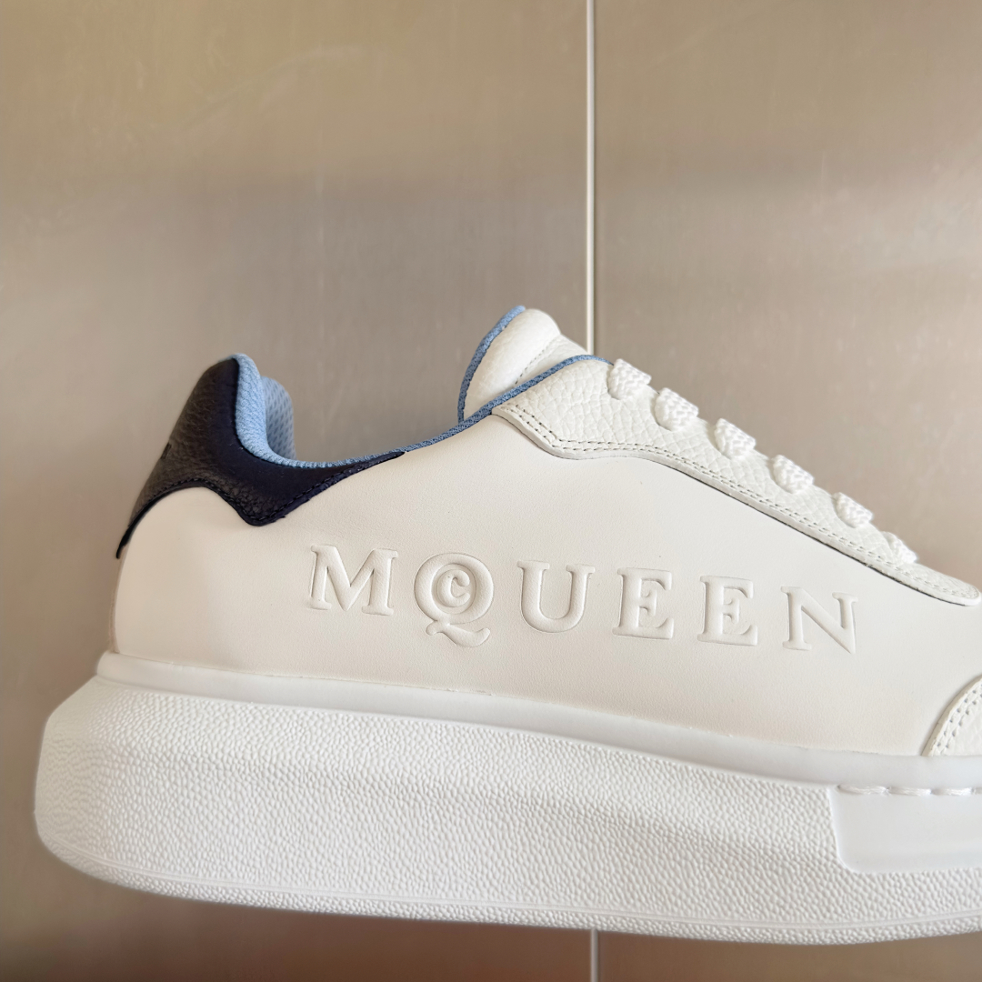 顶级版本：情侣款
ALEXANDER MCQUEEN/亚历山大·麦昆 情侣款 休闲运动鞋 小白鞋
原版购