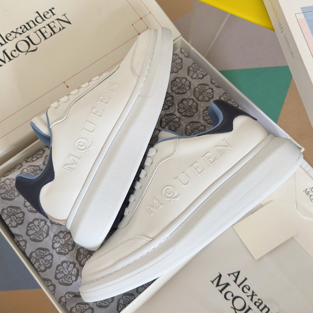 顶级版本：情侣款
ALEXANDER MCQUEEN/亚历山大·麦昆 情侣款 休闲运动鞋 小白鞋
原版购