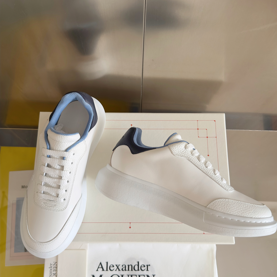 顶级版本：情侣款
ALEXANDER MCQUEEN/亚历山大·麦昆 情侣款 休闲运动鞋 小白鞋
原版购