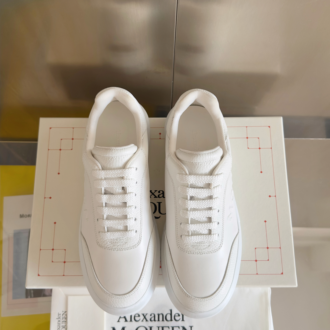 顶级版本：情侣款
ALEXANDER MCQUEEN/亚历山大·麦昆 情侣款 休闲运动鞋 小白鞋
原版购
