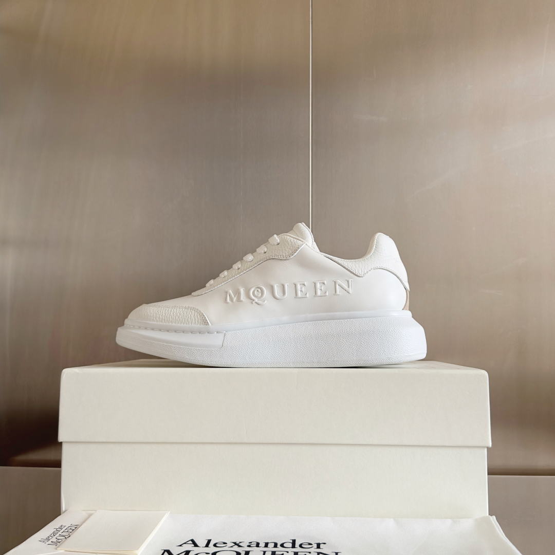 顶级版本：情侣款
ALEXANDER MCQUEEN/亚历山大·麦昆 情侣款 休闲运动鞋 小白鞋
原版购