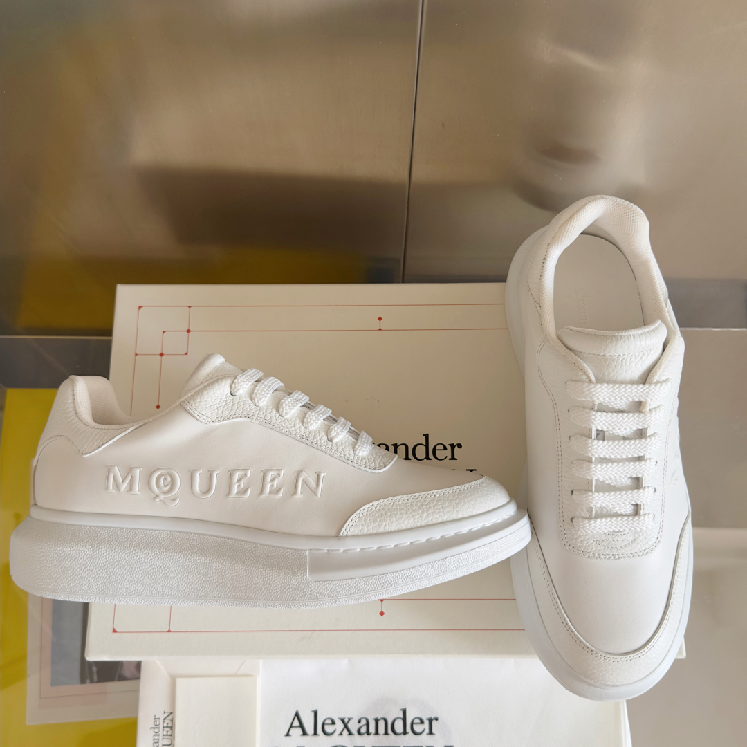 顶级版本：情侣款
ALEXANDER MCQUEEN/亚历山大·麦昆 情侣款 休闲运动鞋 小白鞋
原版购