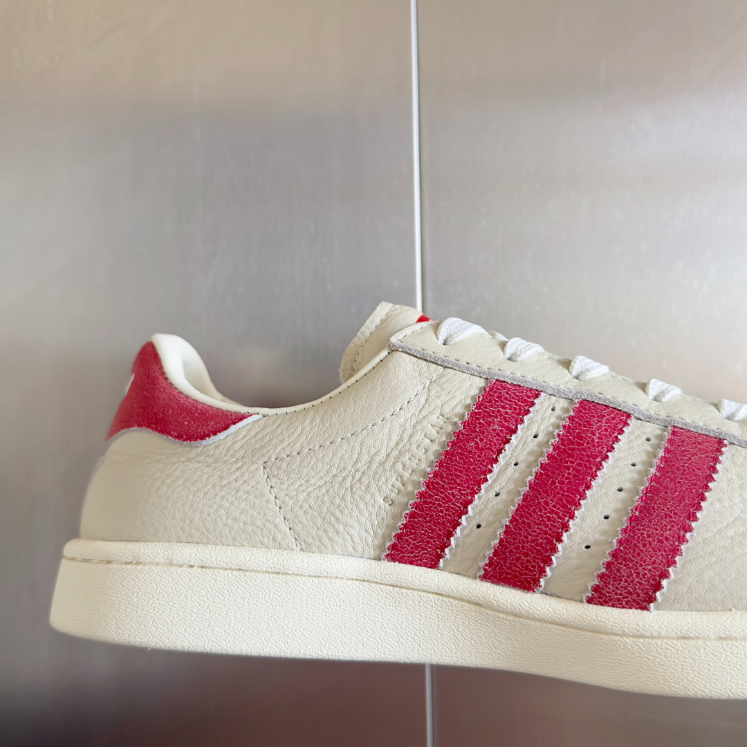 顶级版本:女款
Avavav x Adidas 阿迪达斯联名 贝壳头 做旧 丑萌 厚底 休闲 运动鞋