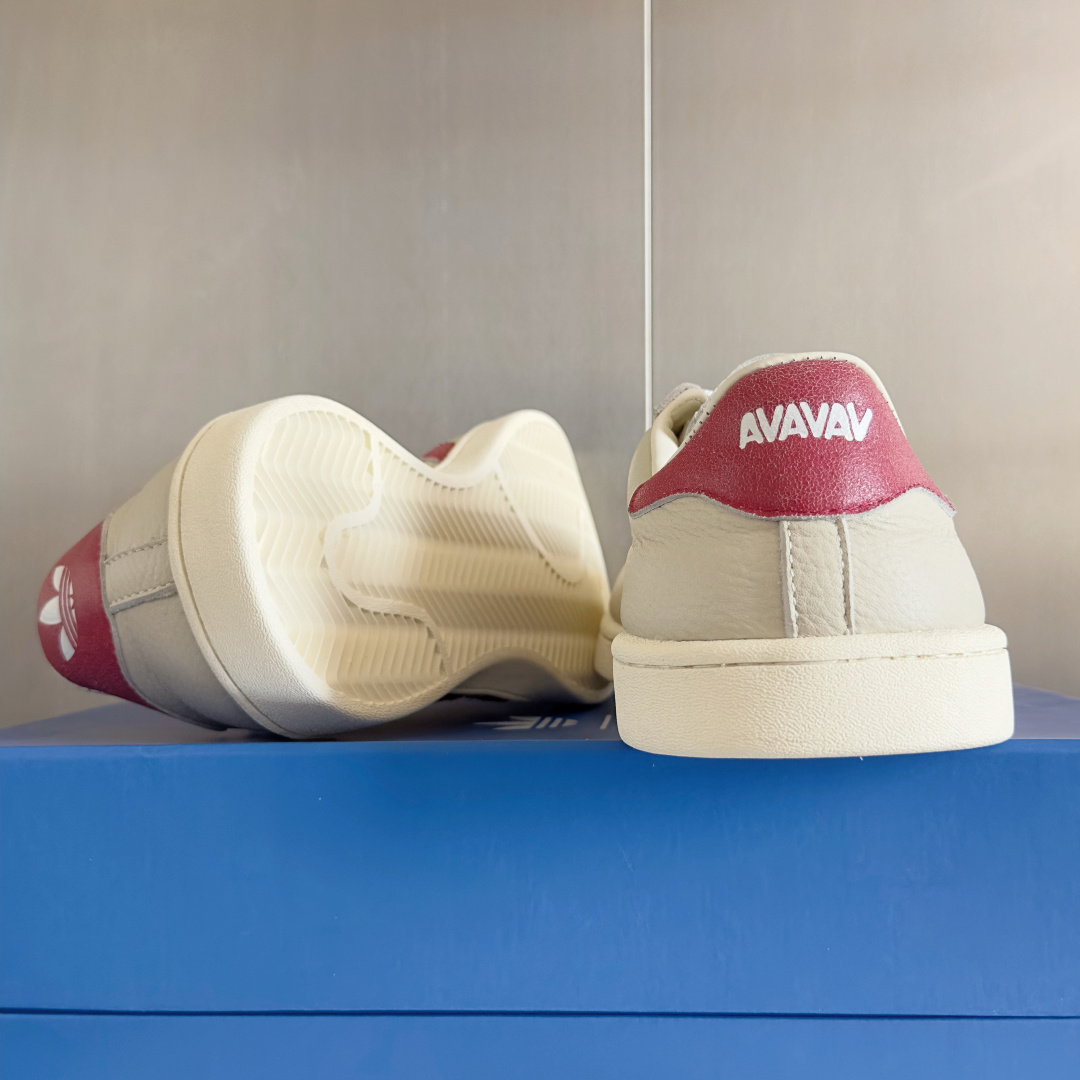 顶级版本:女款
Avavav x Adidas 阿迪达斯联名 贝壳头 做旧 丑萌 厚底 休闲 运动鞋