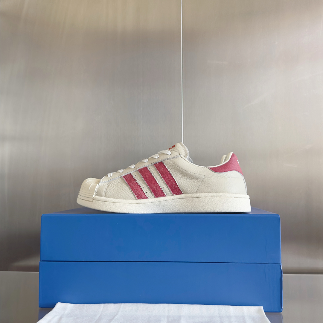 顶级版本:女款
Avavav x Adidas 阿迪达斯联名 贝壳头 做旧 丑萌 厚底 休闲 运动鞋