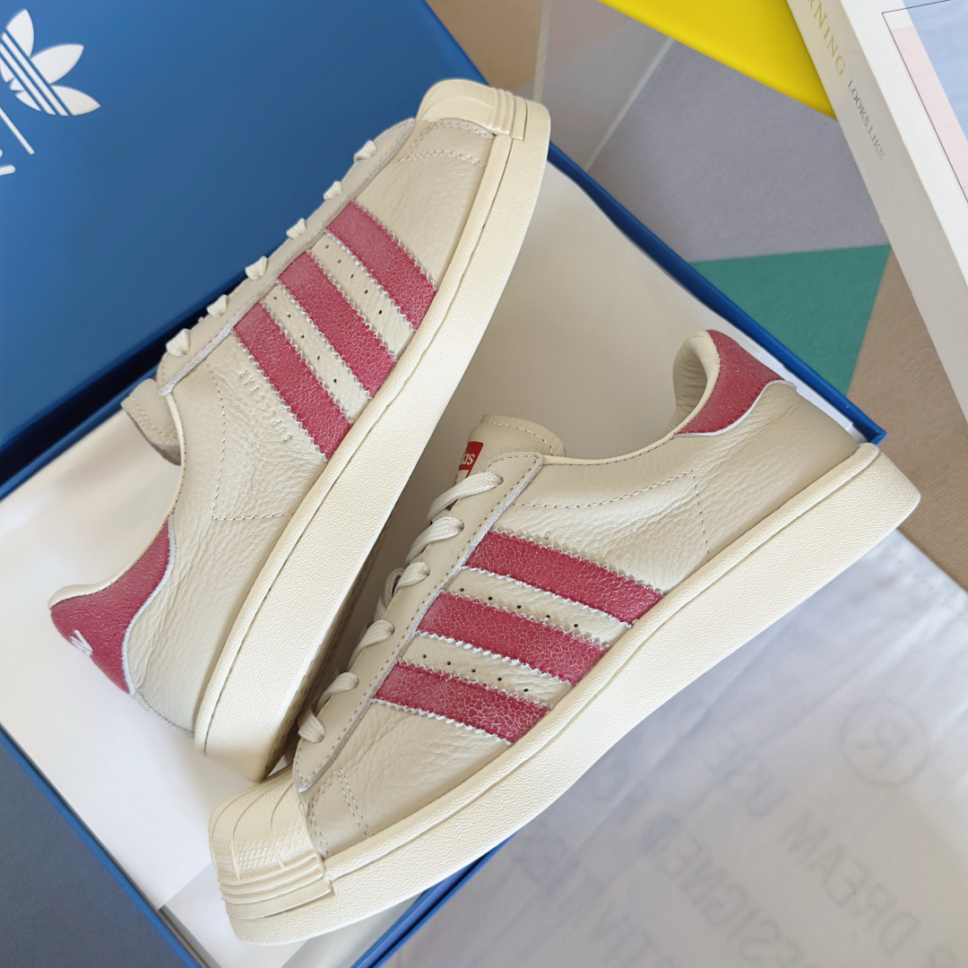 顶级版本:女款
Avavav x Adidas 阿迪达斯联名 贝壳头 做旧 丑萌 厚底 休闲 运动鞋