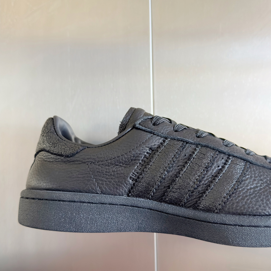 顶级版本:女款
Avavav x Adidas 阿迪达斯联名 贝壳头 做旧 丑萌 厚底 休闲 运动鞋
