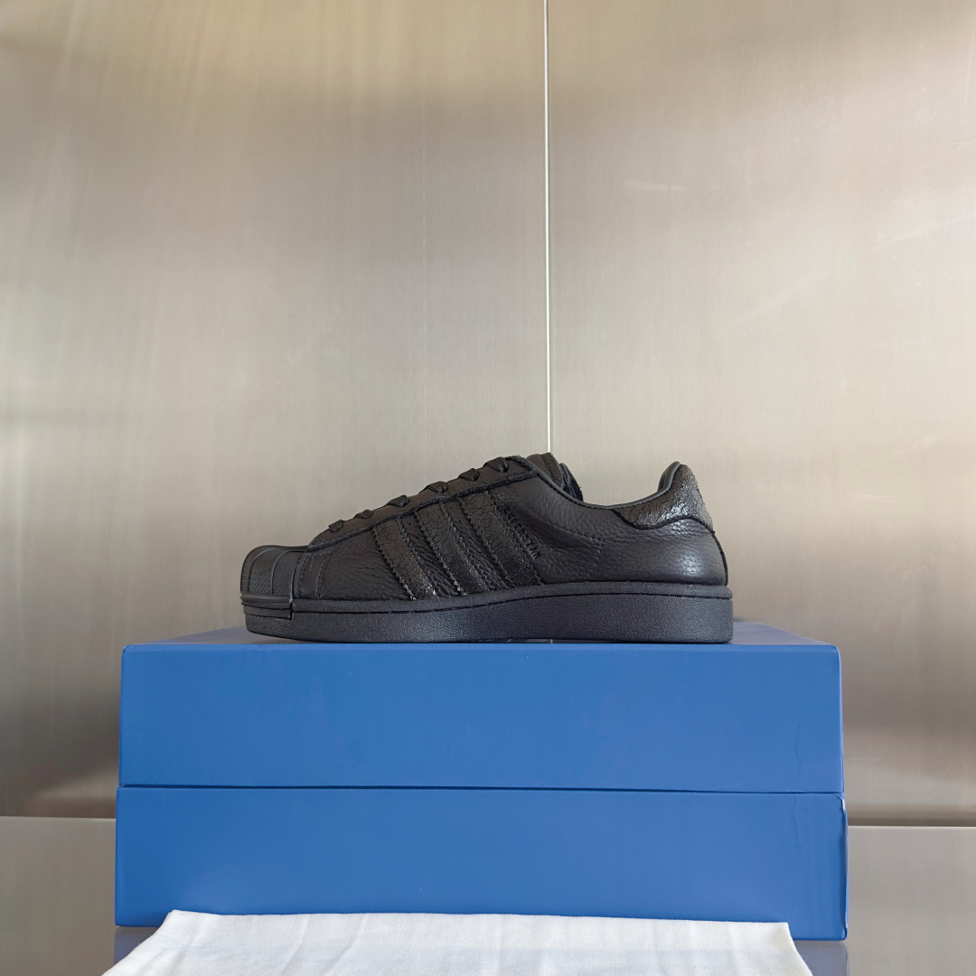 顶级版本:女款
Avavav x Adidas 阿迪达斯联名 贝壳头 做旧 丑萌 厚底 休闲 运动鞋