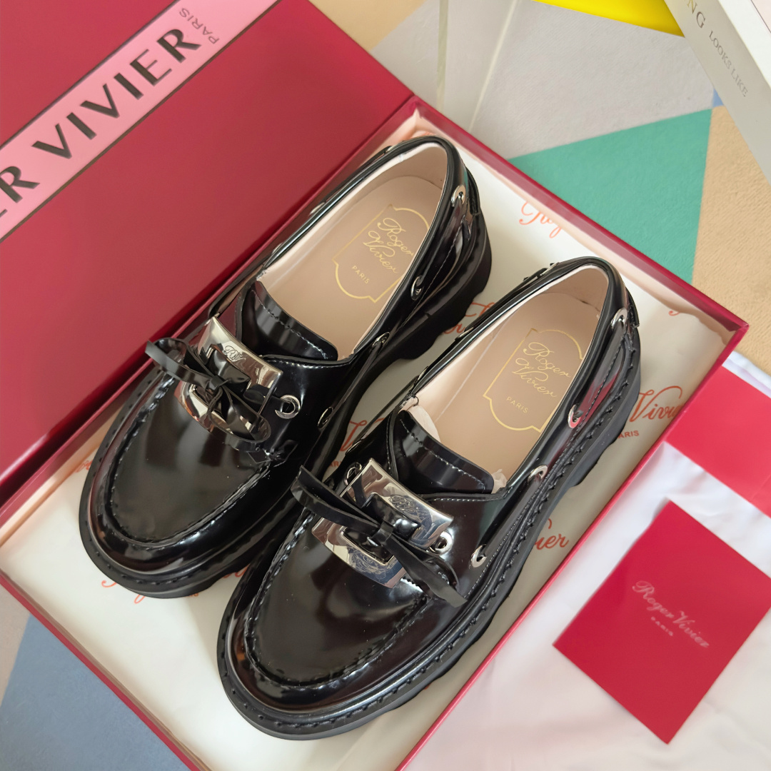 顶级版本:女款
Roger Vivier 最新款 Viv' Rangers Truck系列 水钻 方扣