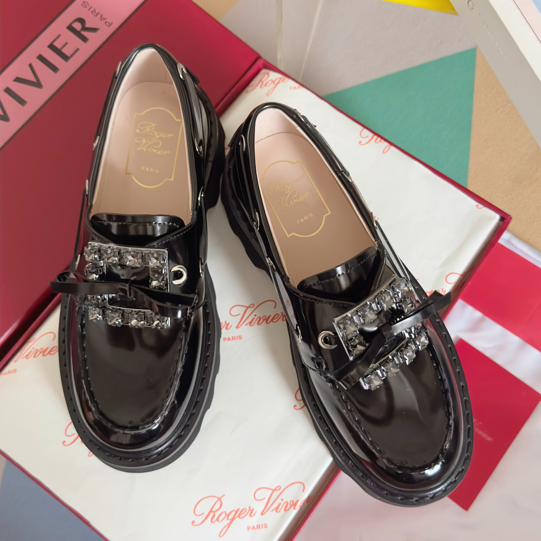 顶级版本:女款
Roger Vivier 最新款 Viv' Rangers Truck系列 水钻 方扣