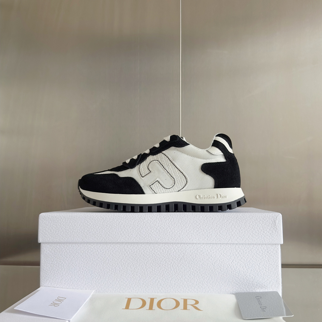 顶级版本:情侣款
Dior迪奥C'est系列 情侣款 厚底 休闲运动鞋
原版购入开发 做货 这款 C'e