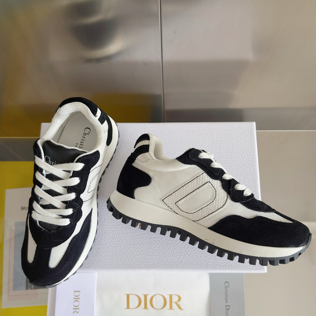 顶级版本:情侣款
Dior迪奥C'est系列 情侣款 厚底 休闲运动鞋
原版购入开发 做货 这款 C'e