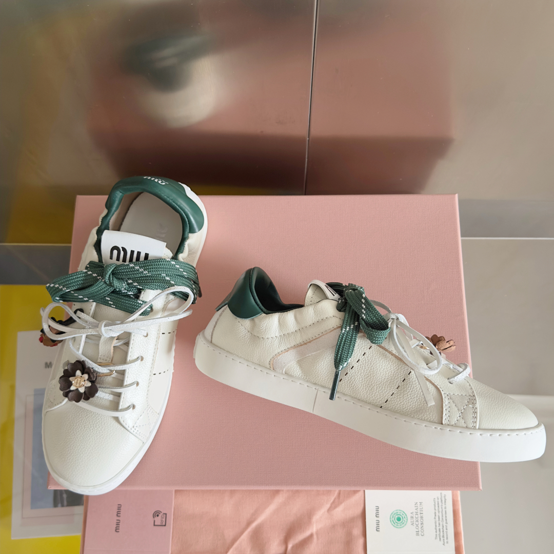 顶级版本：女款
MiuMiu缪缪 最新 休闲 运动鞋 小白鞋 
原版购入开发 做货 这款小牛皮运动鞋采用