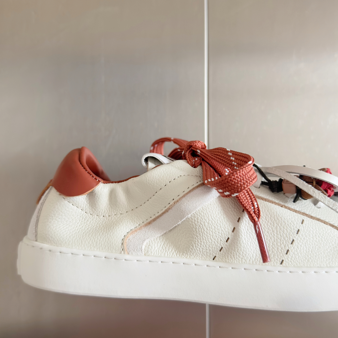 顶级版本：女款
MiuMiu缪缪 最新 休闲 运动鞋 小白鞋 
原版购入开发 做货 这款小牛皮运动鞋采用