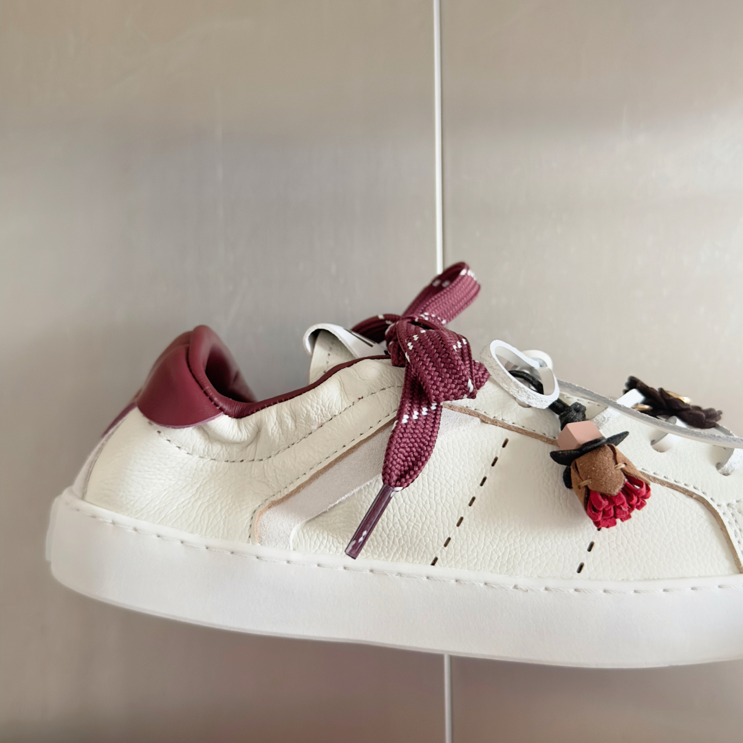 顶级版本：女款
MiuMiu缪缪 最新 休闲 运动鞋 小白鞋 
原版购入开发 做货 这款小牛皮运动鞋采用