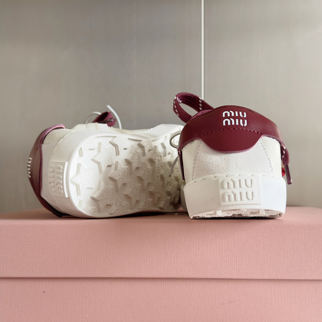 顶级版本：女款
MiuMiu缪缪 最新 休闲 运动鞋 小白鞋 
原版购入开发 做货 这款小牛皮运动鞋采用