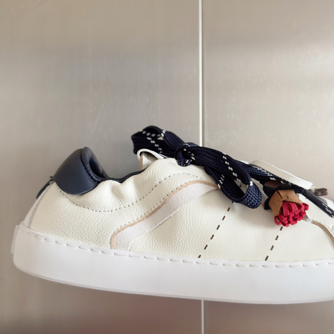 顶级版本：女款
MiuMiu缪缪 最新 休闲 运动鞋 小白鞋 
原版购入开发 做货 这款小牛皮运动鞋采用