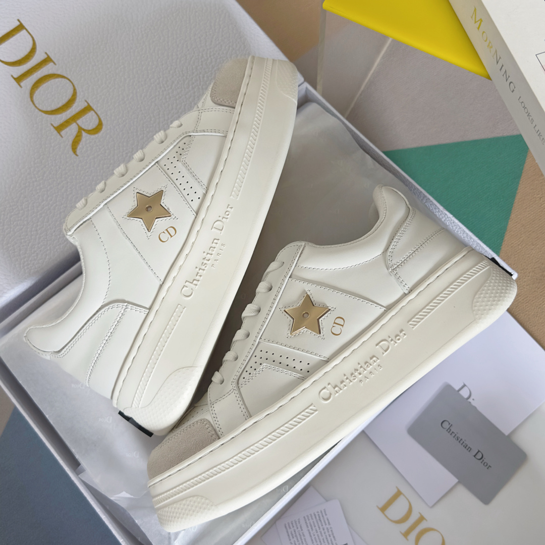 顶级版本:女款
Dior迪奥 最新Star系列 五角星 厚底 松糕鞋 休闲 运动鞋 小白鞋
原版购入开