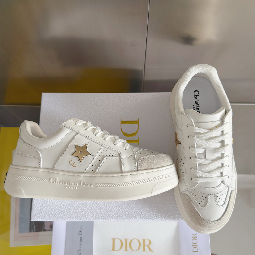 顶级版本:女款
Dior迪奥 最新Star系列 五角星 厚底 松糕鞋 休闲 运动鞋 小白鞋
原版购入开
