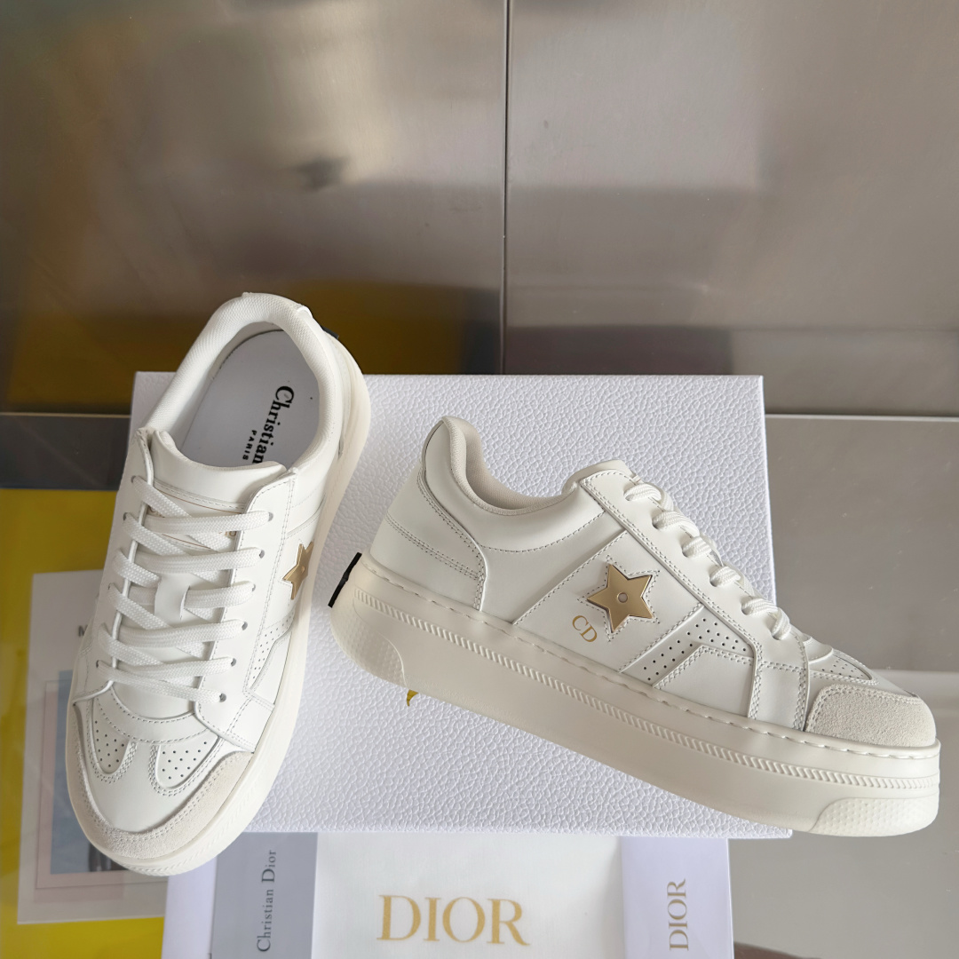 顶级版本:女款
Dior迪奥 最新Star系列 五角星 厚底 松糕鞋 休闲 运动鞋 小白鞋
原版购入开