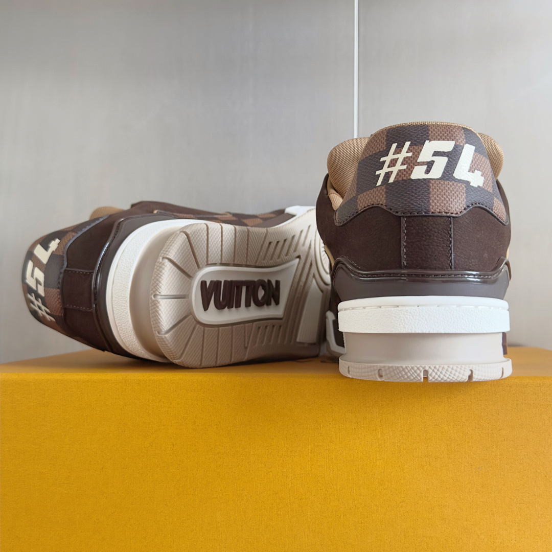 顶级版本:情侣款
LV Trainer路易威登 ingo联名 驴牌 L家 情侣款 休闲 运动鞋 滑板鞋