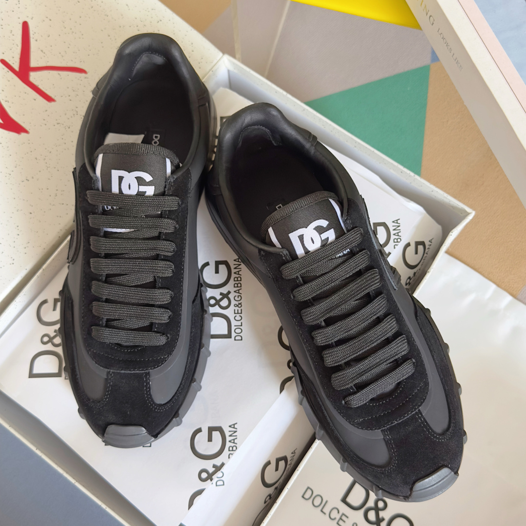 NO:536711,Top version of men's Dolce & Gabbana D&G latest casual sneakers original purchase and development Made of goods brand new sports shoes with two-color suede upper, with side mesh contrast printing DG cross logo finishing touch Delivery counter exquisite packaging Original custom head layer cowhide material Inner original custom soft sheepskin sole original open mold-proof TPU material Sole thickness 3.5CM Size: men's 38-46, casual shoes/sports shoes, Dolce & Gabbana, Dolce & Gabbana, Dolce & Gabbana, Sneakers, cowhide, sheepskin19860909顶级版本男款 Dolce&Gabbana杜嘉班纳 D&G最新款 休闲 运动鞋 原版购入开发 做货 全新 运动鞋采用双色绒面革鞋面,加以侧面网布对比感印花 DG 交叉徽标点睛 配送专柜精美包装 面料原版定制头层牛皮材质 内里原版定制柔软羊皮里 鞋底原版开模防滑TPU材质 底厚3.5CM Size:男款38-46,休闲鞋/运动鞋,Dolce&Gabbana,Dolce&Gabbana,Dolce&Gabbana,sneakers,cowhide,sheepskin,Women's Shoes